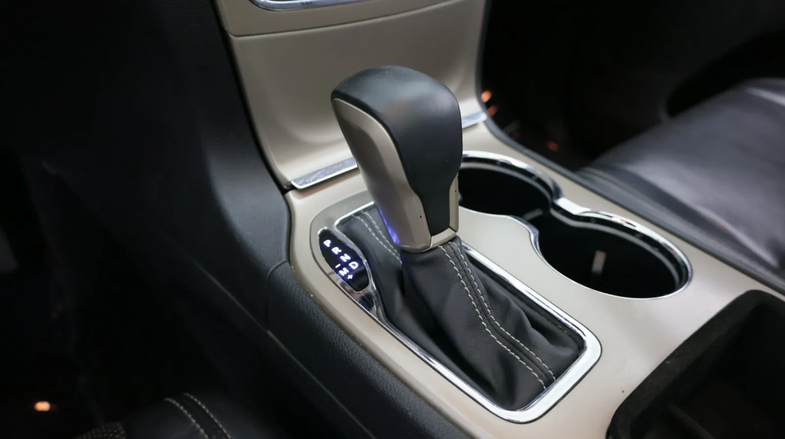 Jeep Grand Cherokee photo 18