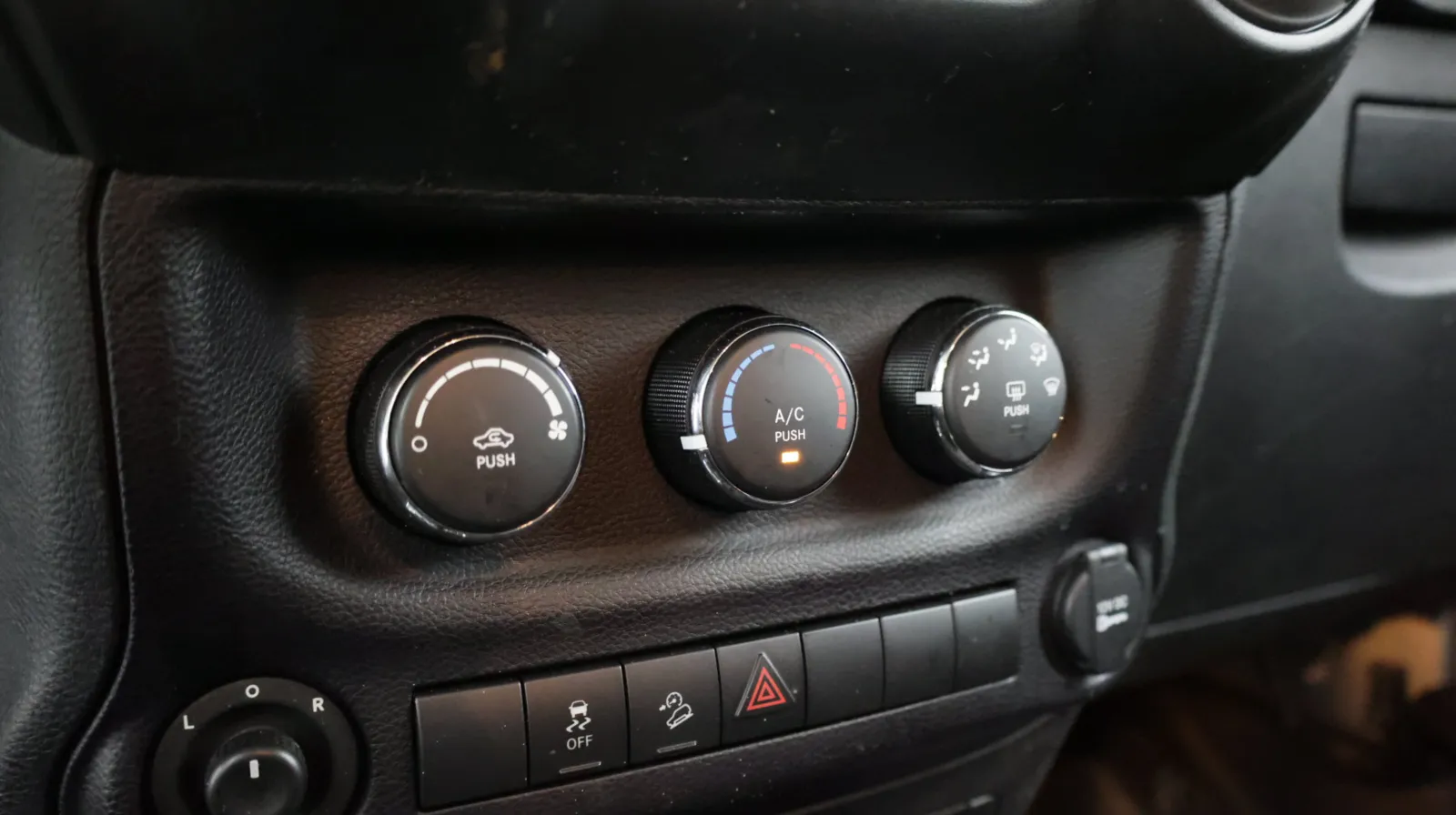 Jeep Wrangler photo 12