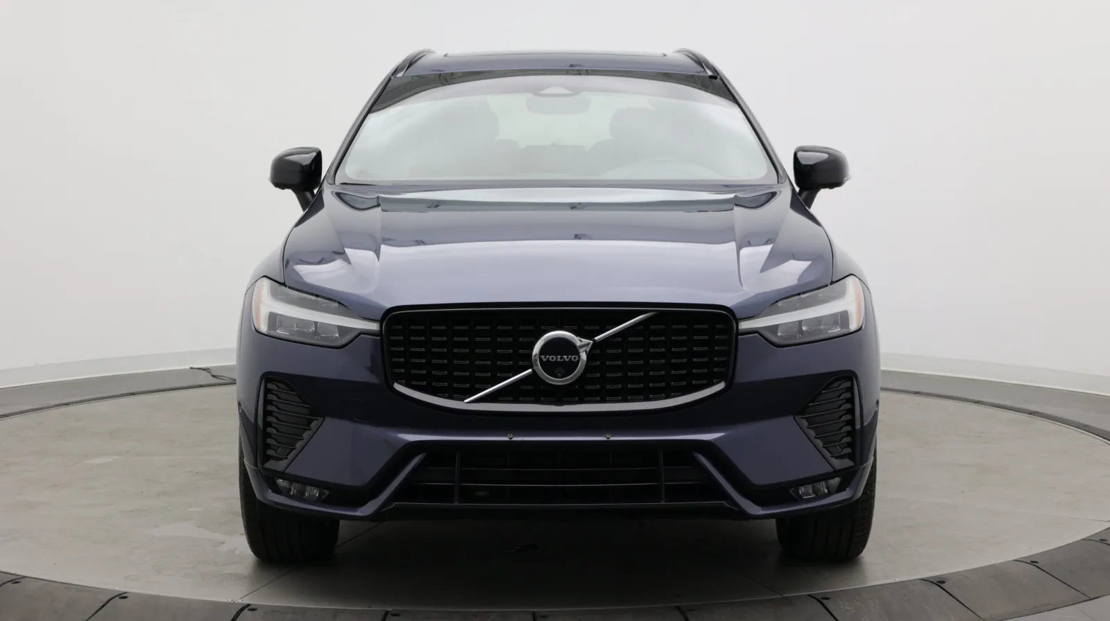 Volvo XC60 photo 2