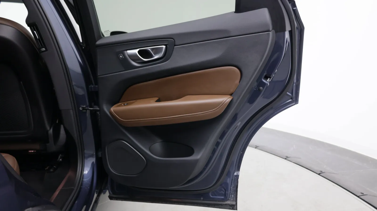 Volvo XC60 photo 29