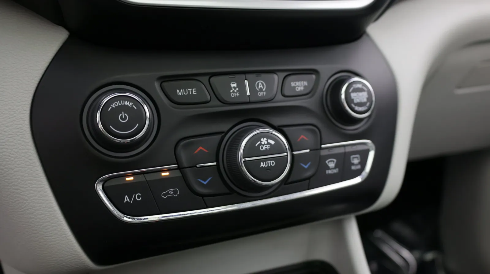 Jeep Cherokee photo 18
