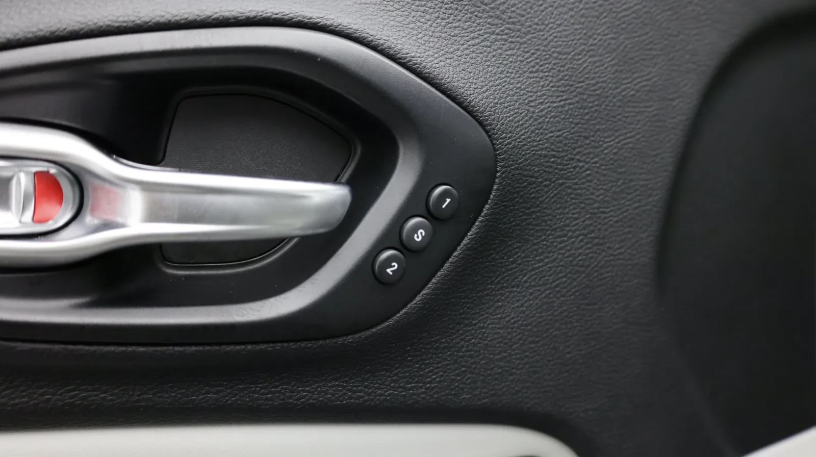 Jeep Cherokee photo 13
