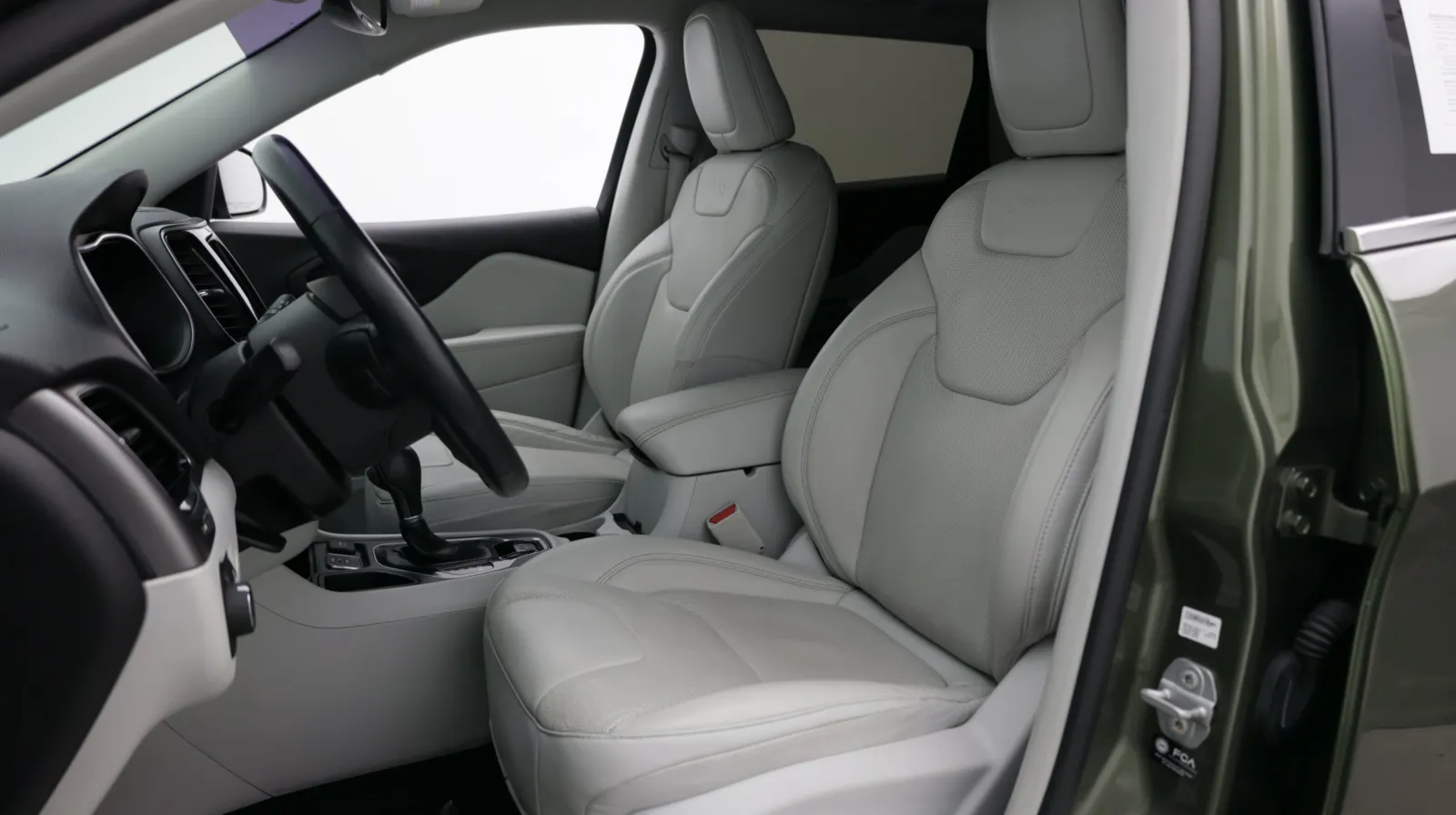 Jeep Cherokee photo 16