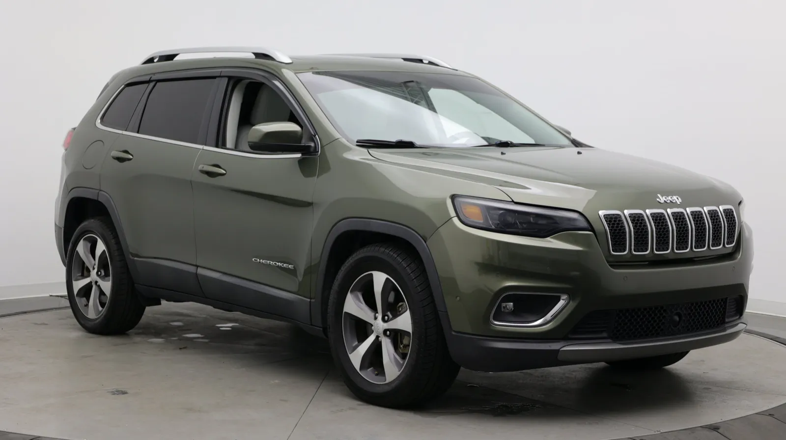 Jeep Cherokee photo 3