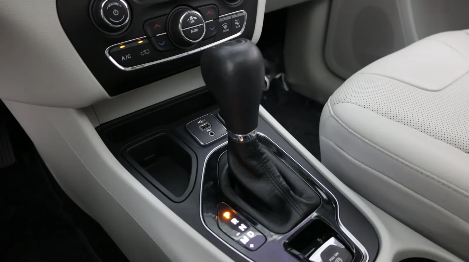Jeep Cherokee photo 17