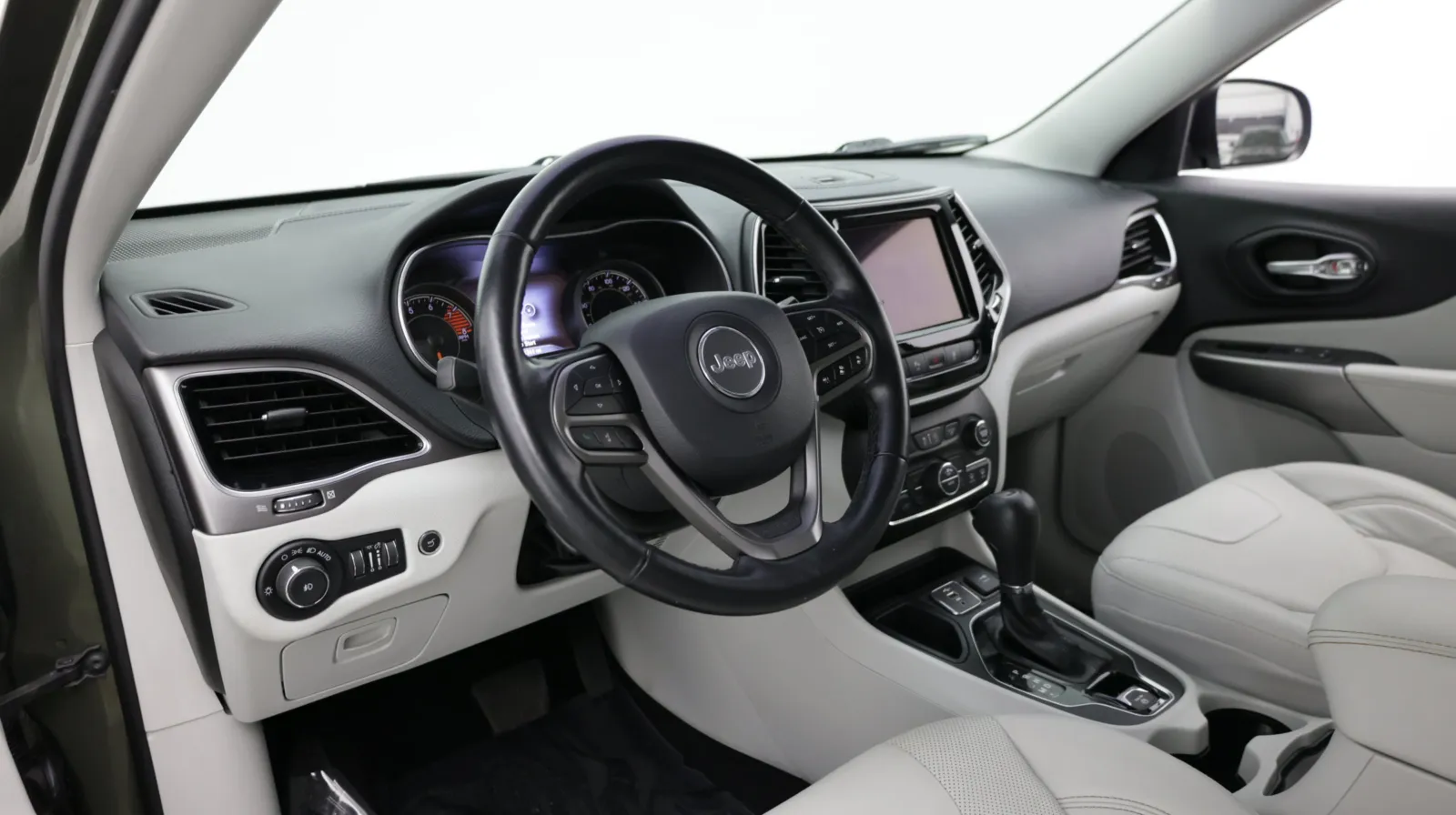 Jeep Cherokee photo 10