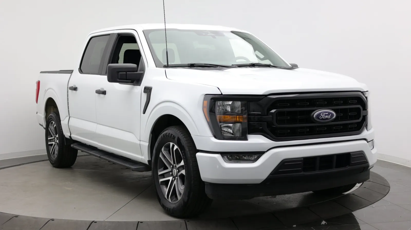Ford F-150 photo 3