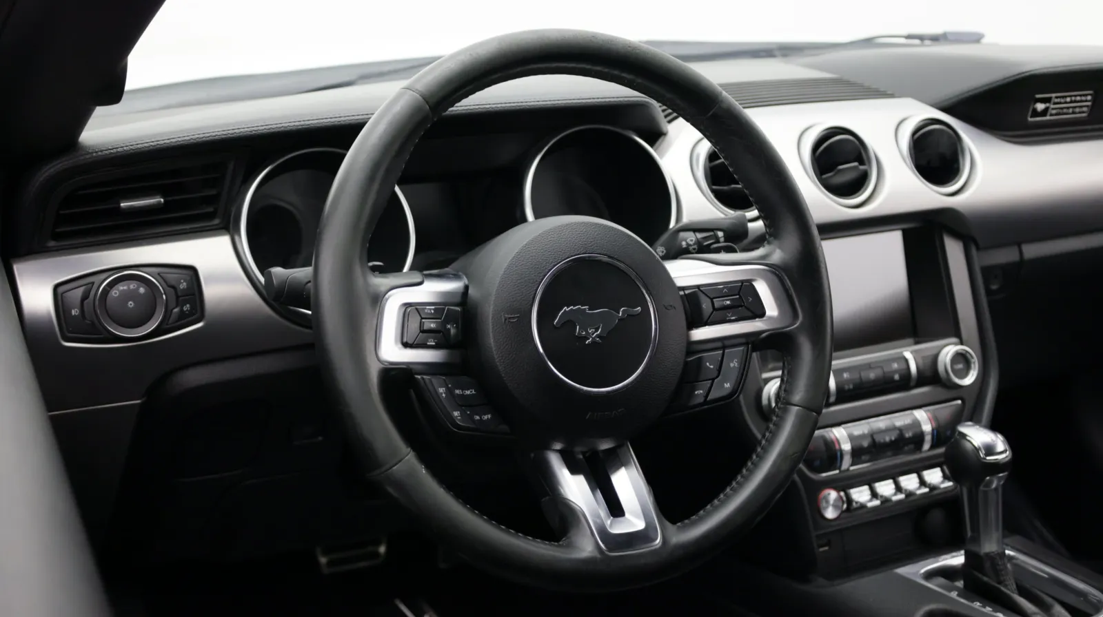 Ford Mustang photo 7