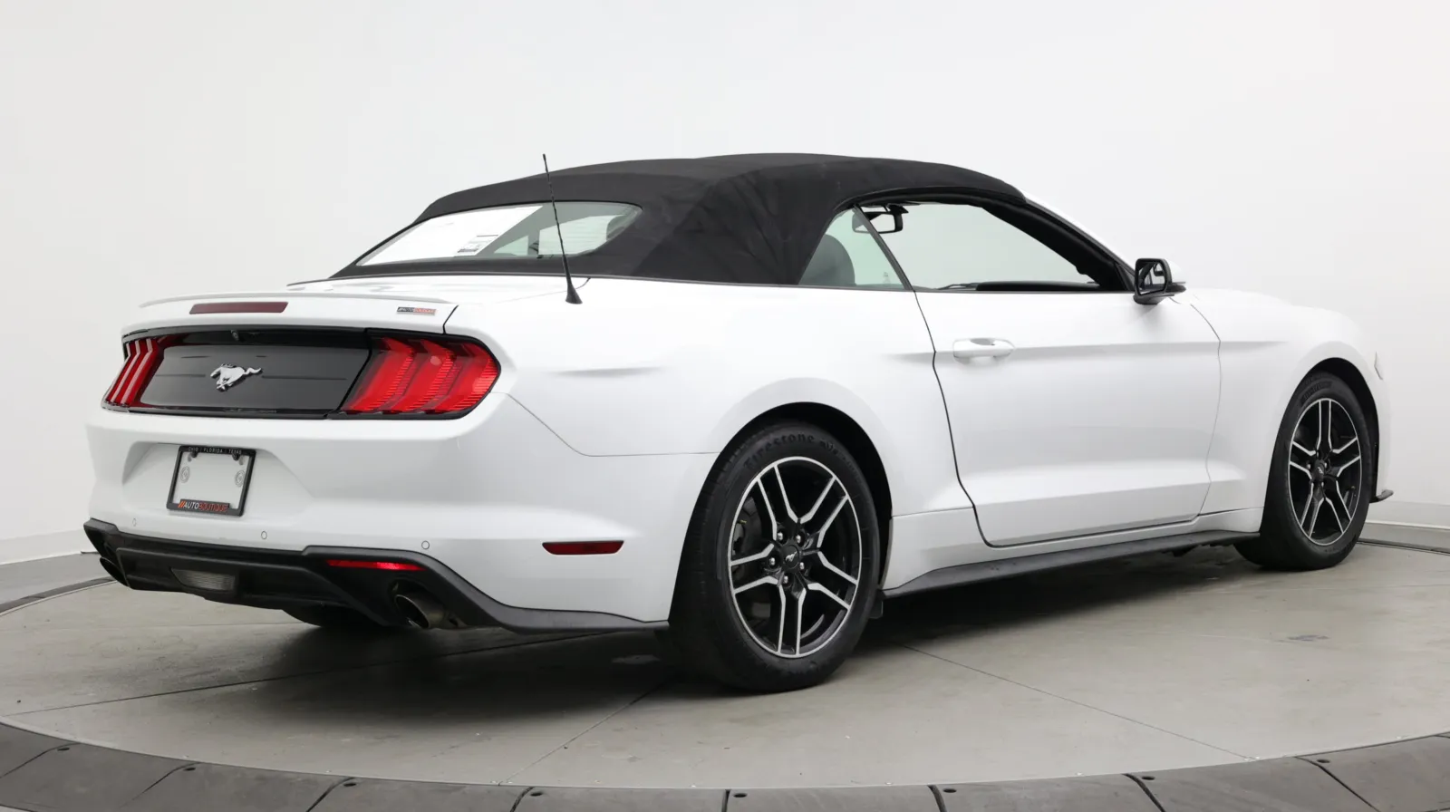 Ford Mustang photo 6