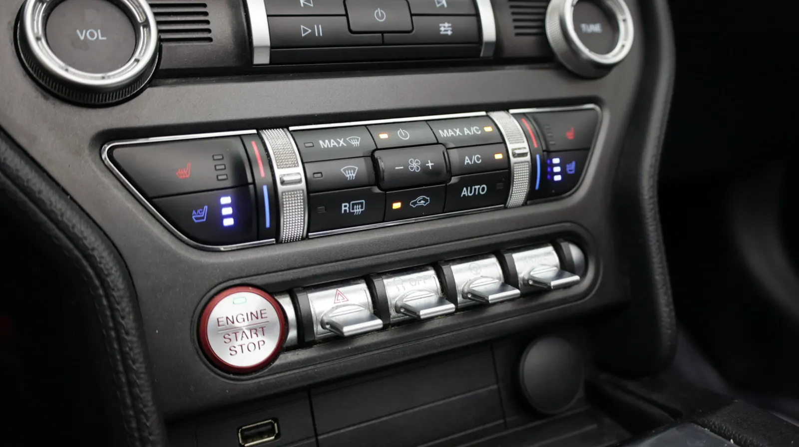 Ford Mustang photo 13