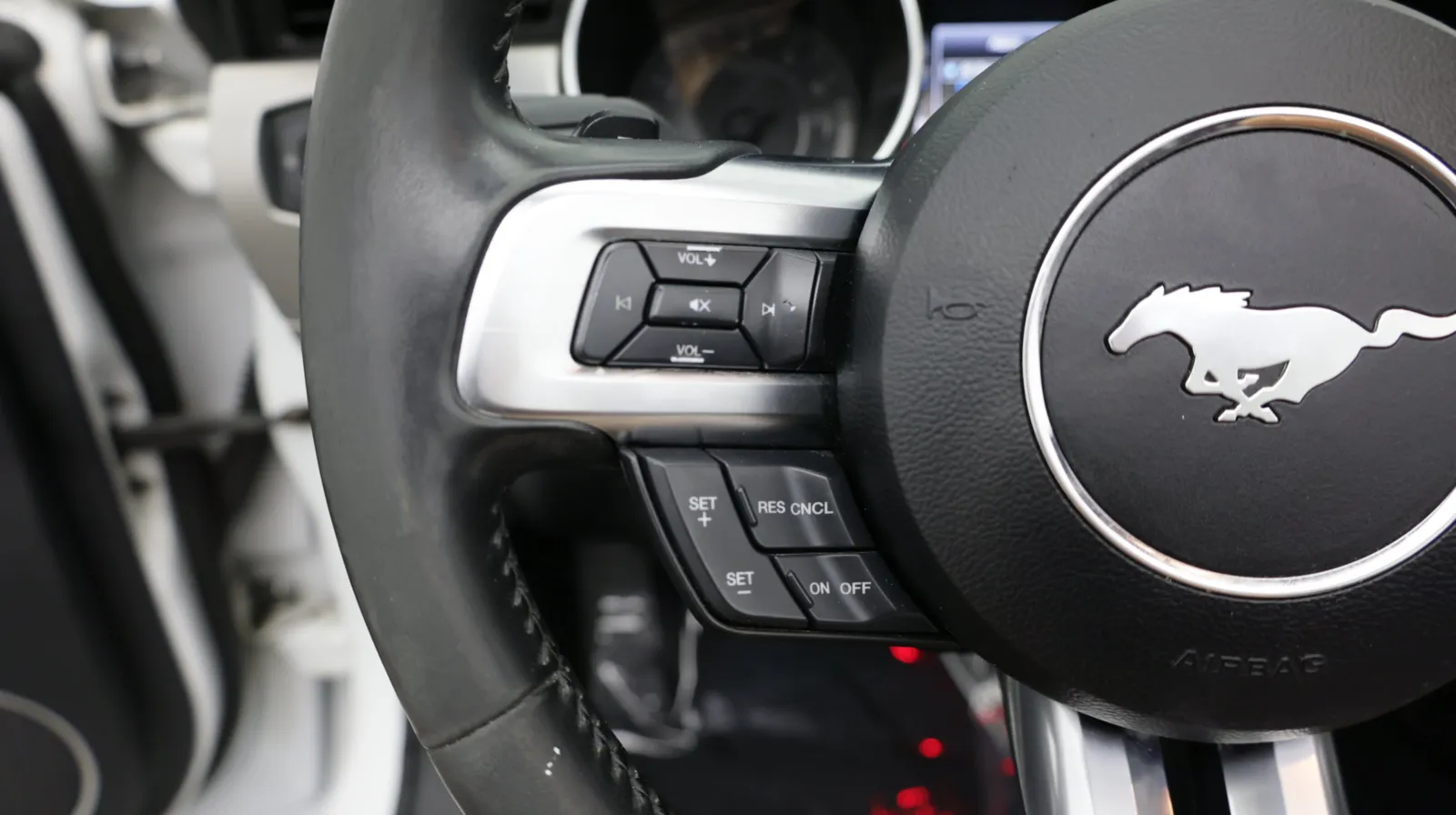 Ford Mustang photo 16