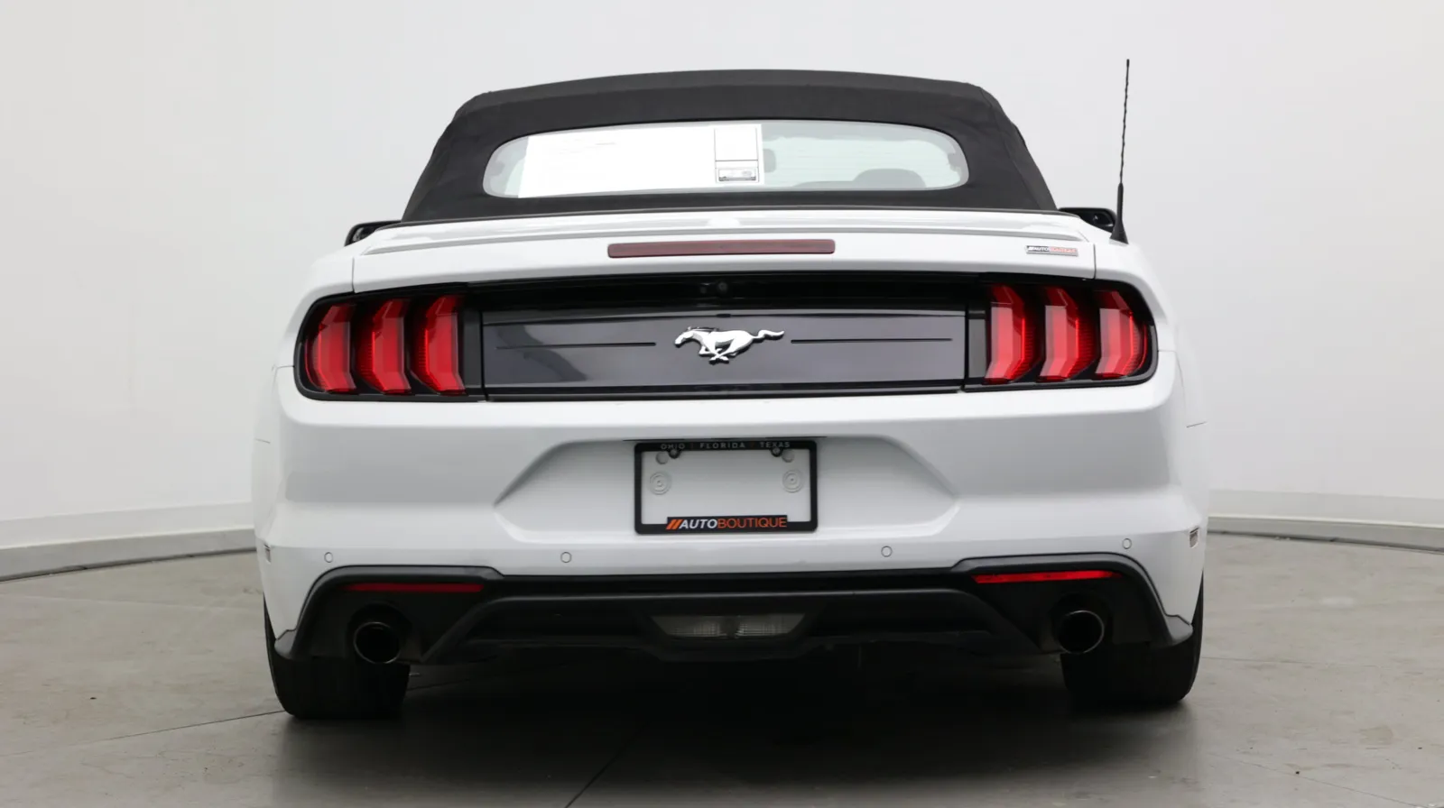 Ford Mustang photo 4