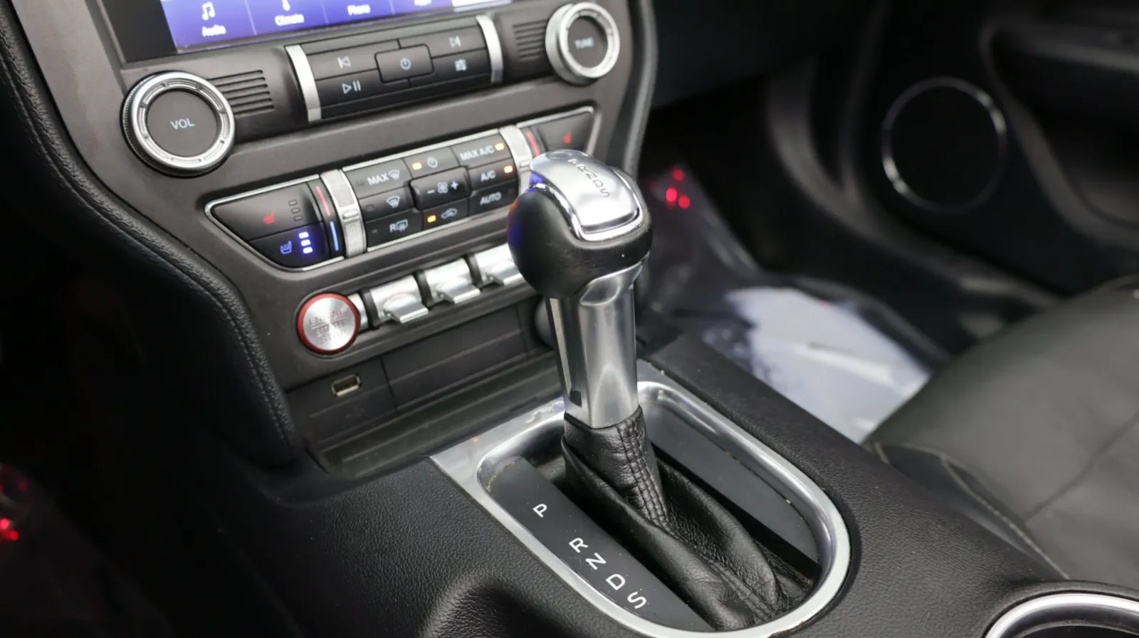 Ford Mustang photo 12