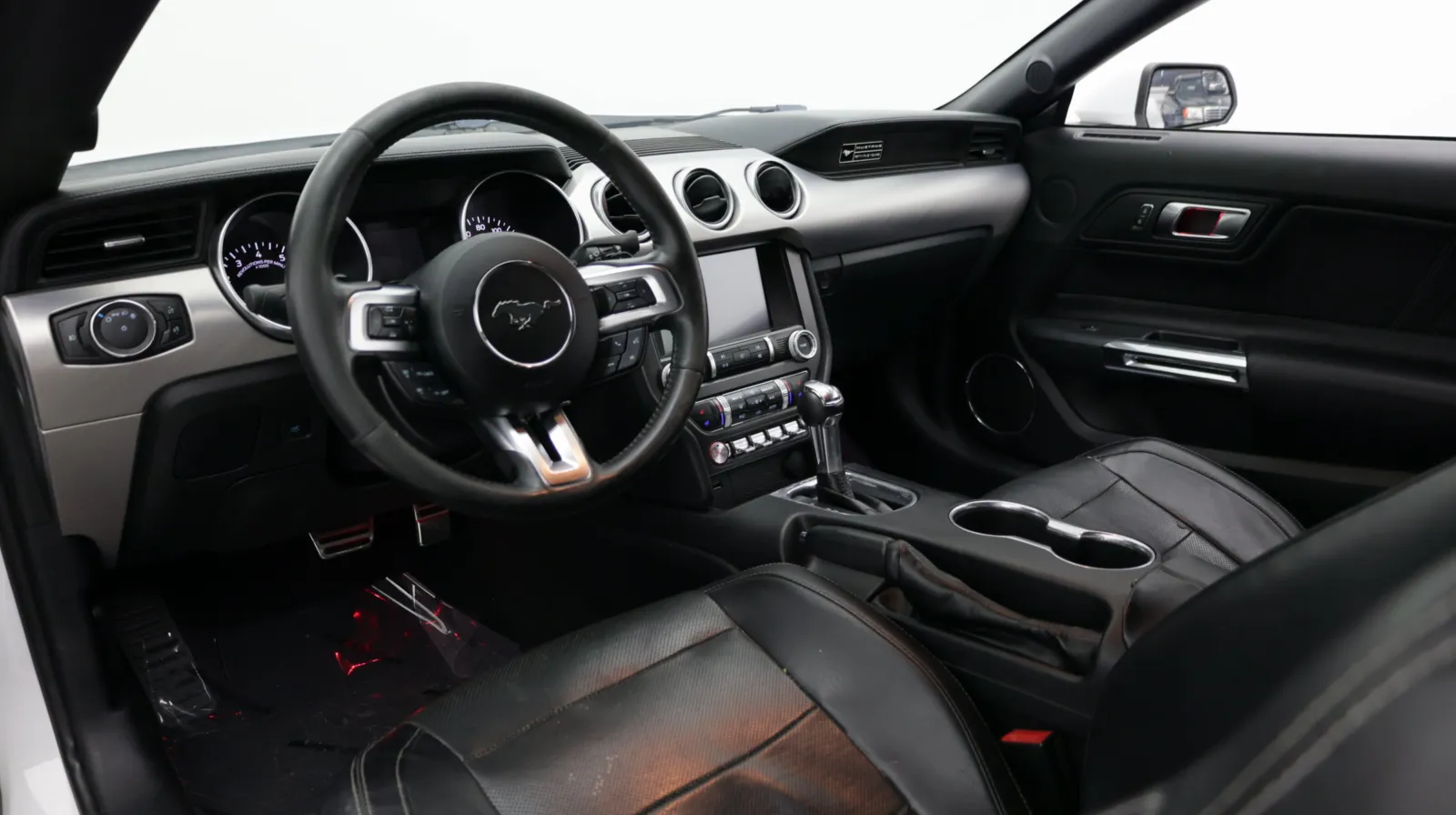 Ford Mustang photo 9