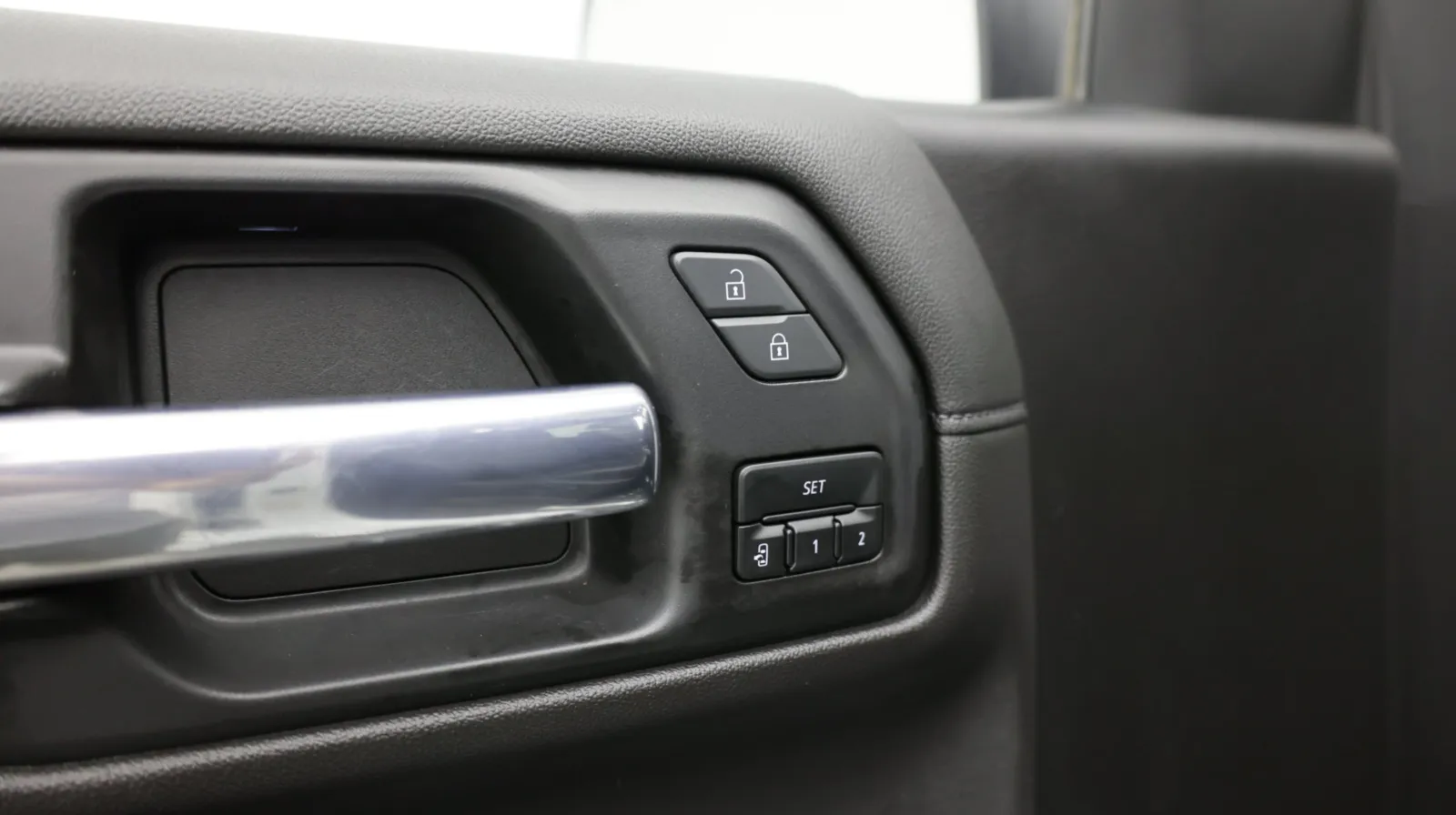 Chevrolet Silverado photo 15