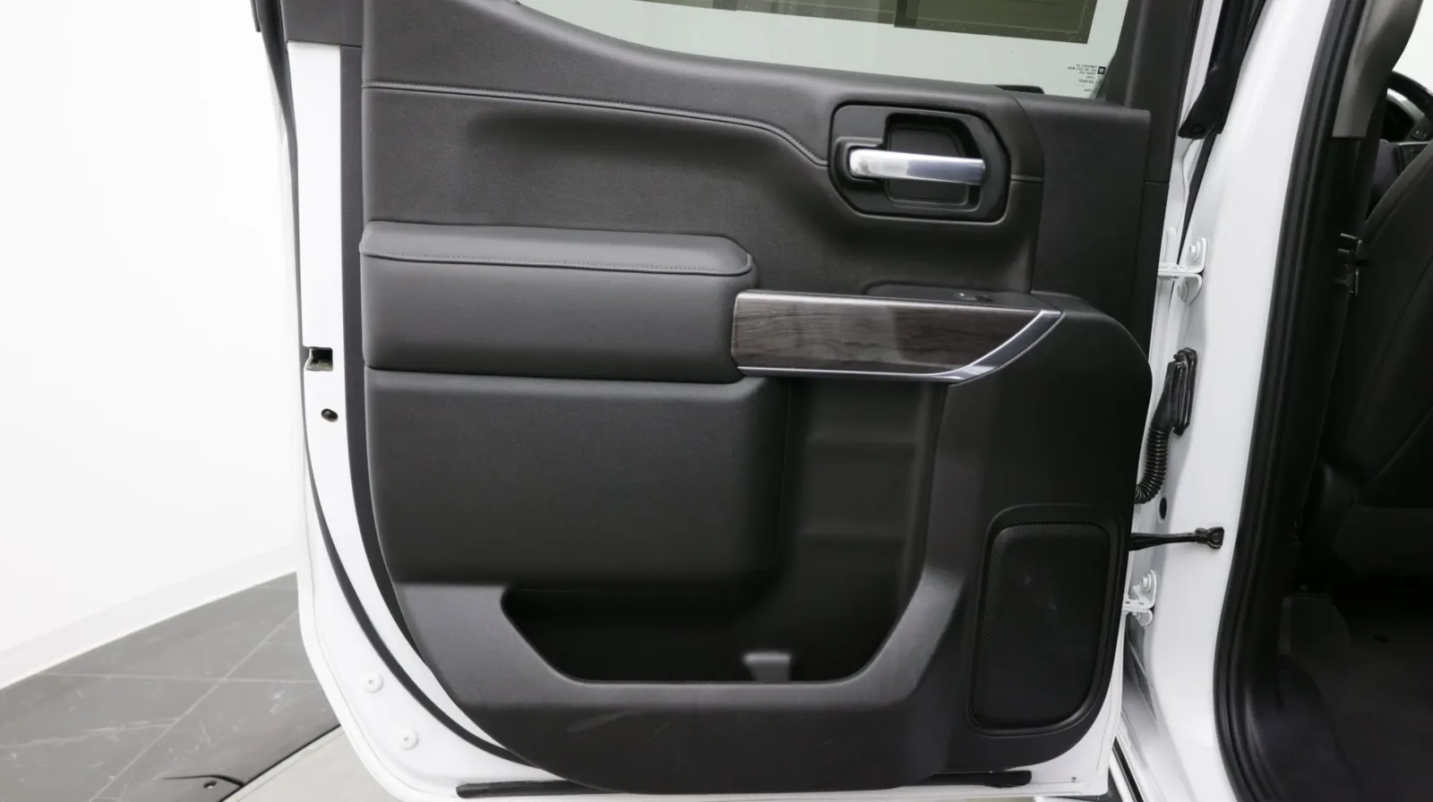 Chevrolet Silverado photo 26