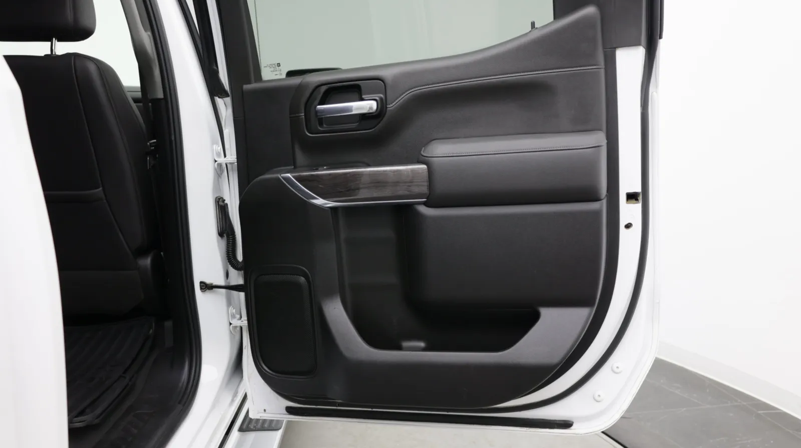 Chevrolet Silverado photo 32