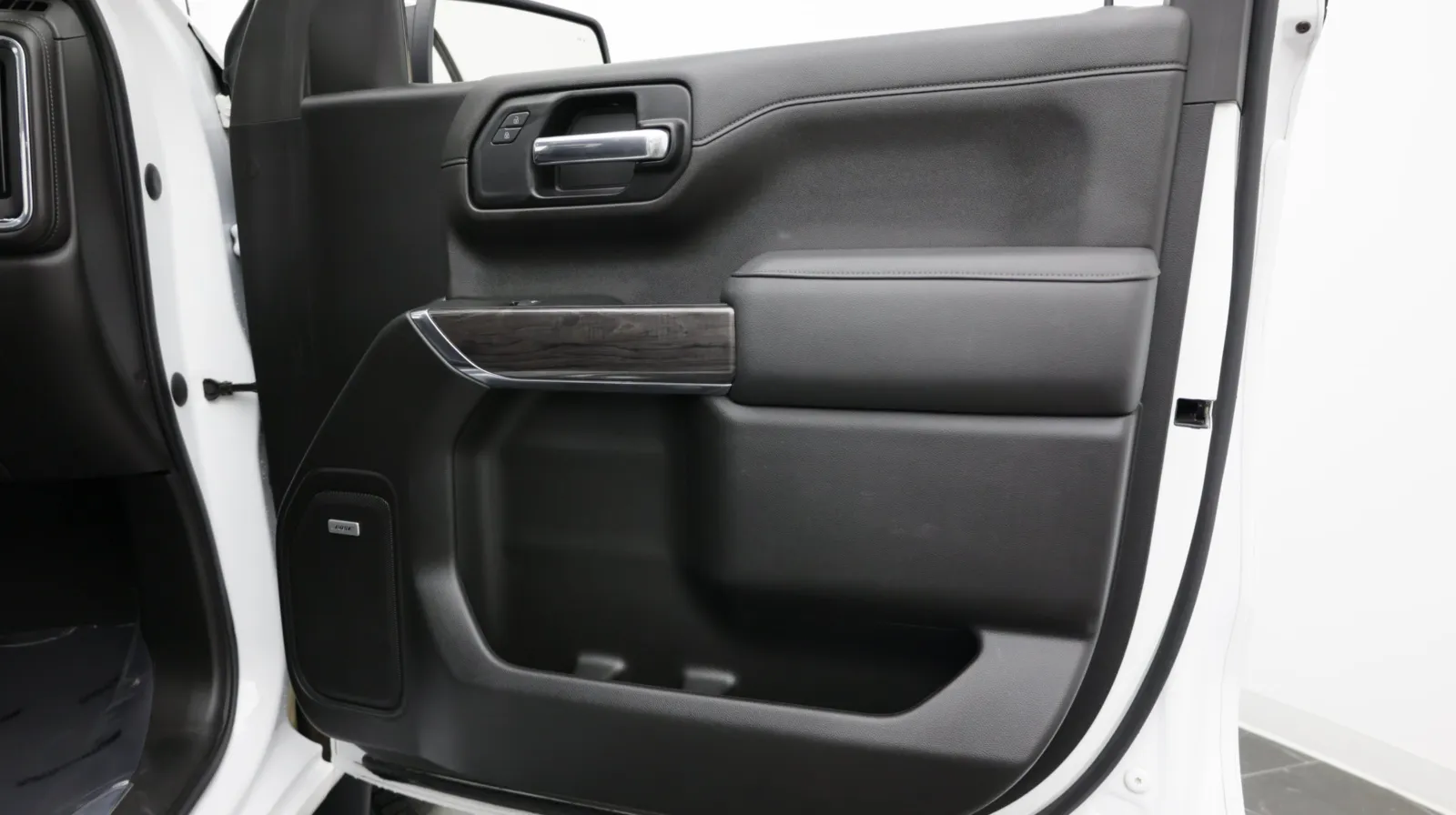 Chevrolet Silverado photo 34