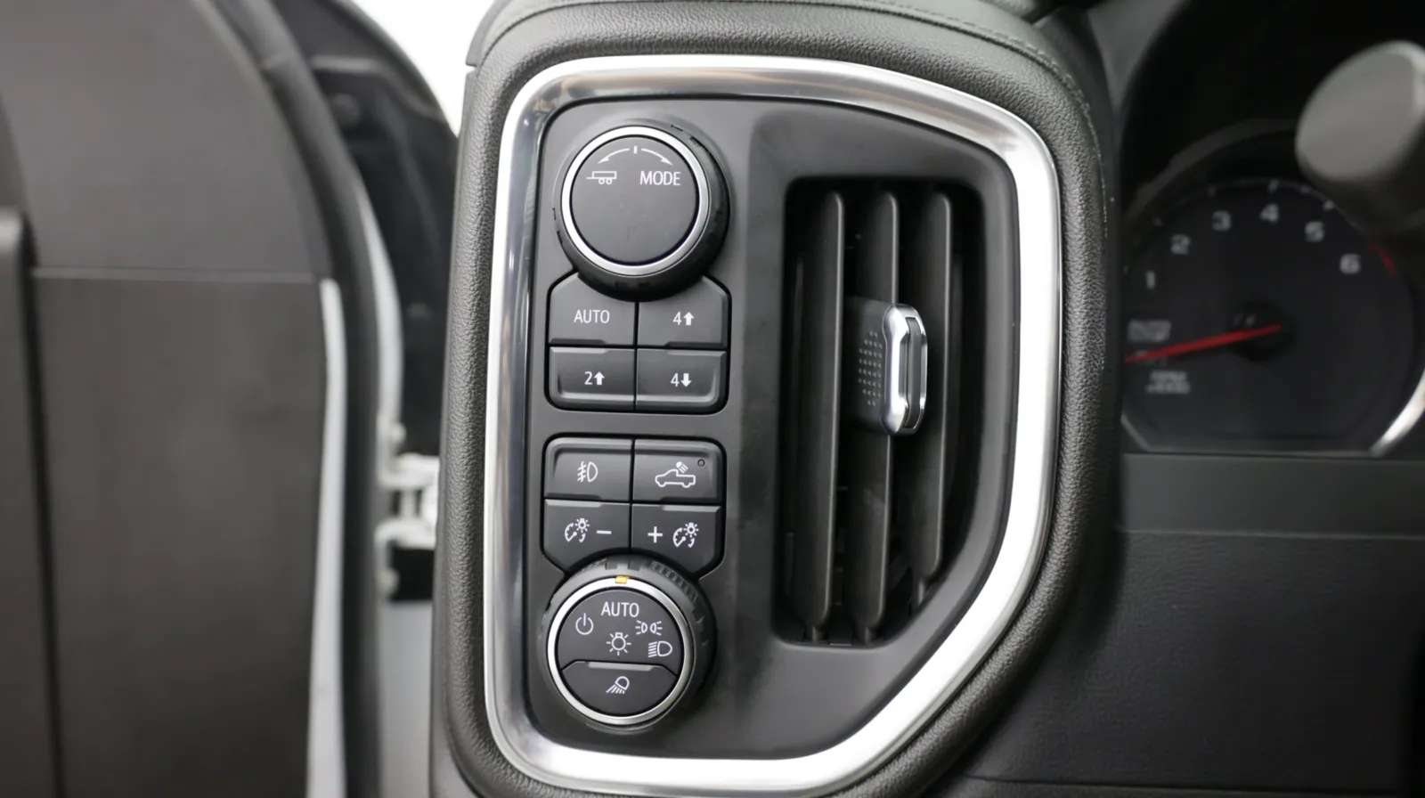 Chevrolet Silverado photo 17
