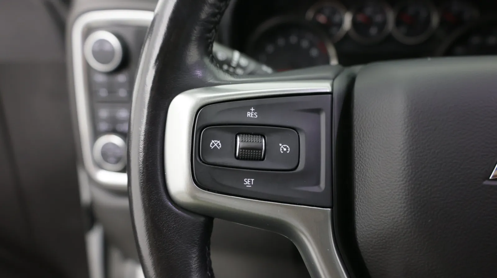 Chevrolet Silverado photo 18