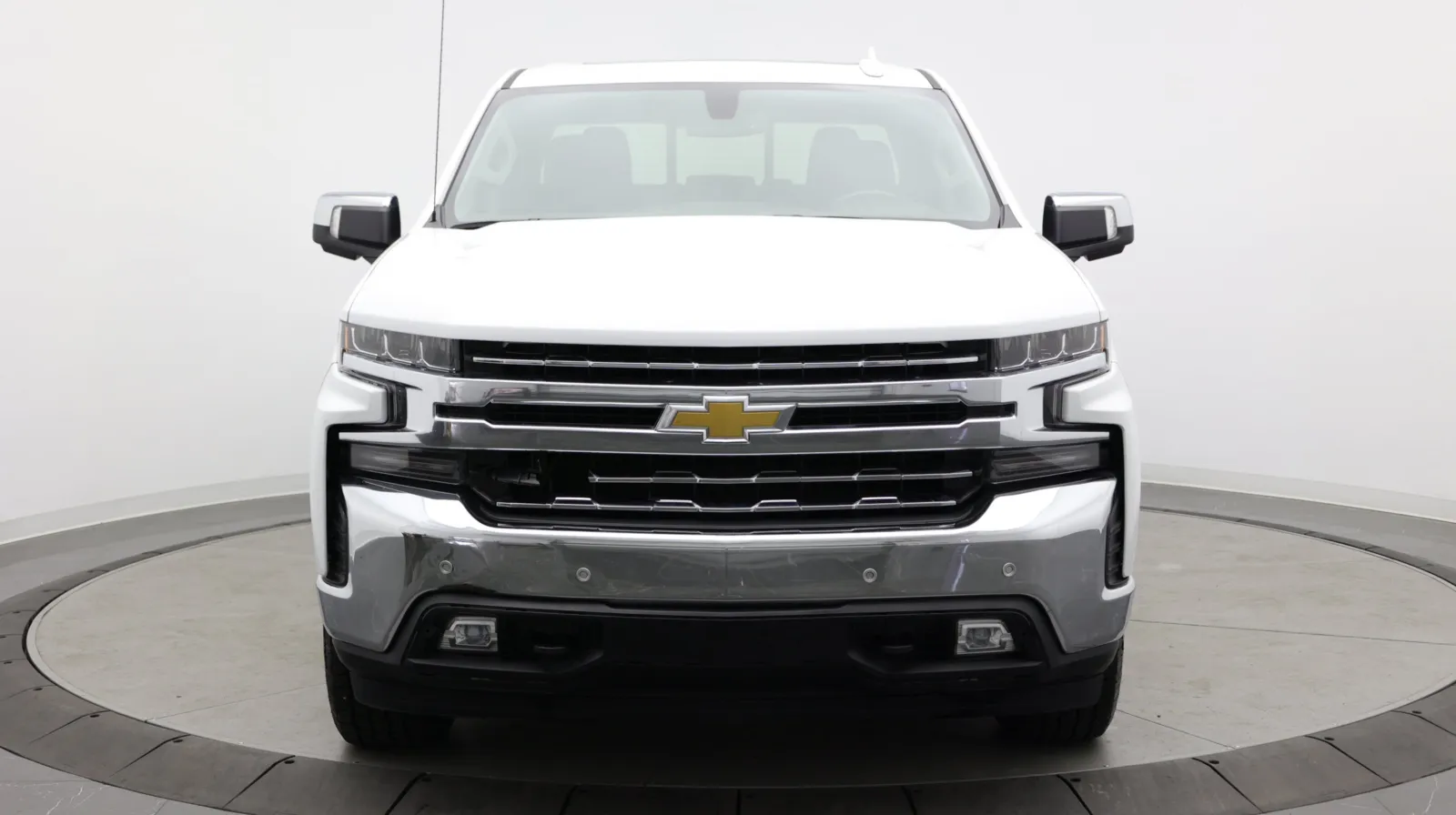 Chevrolet Silverado photo 2