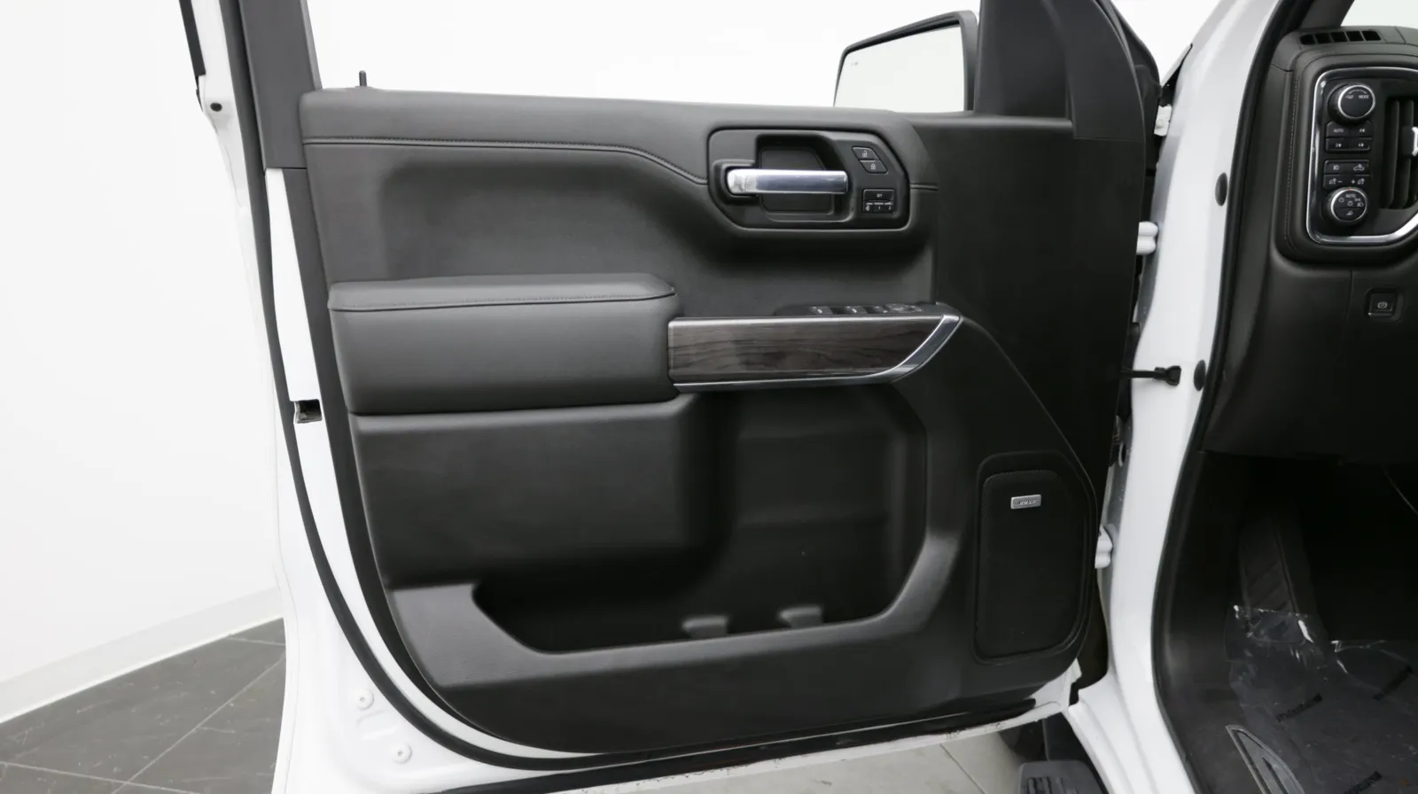 Chevrolet Silverado photo 13