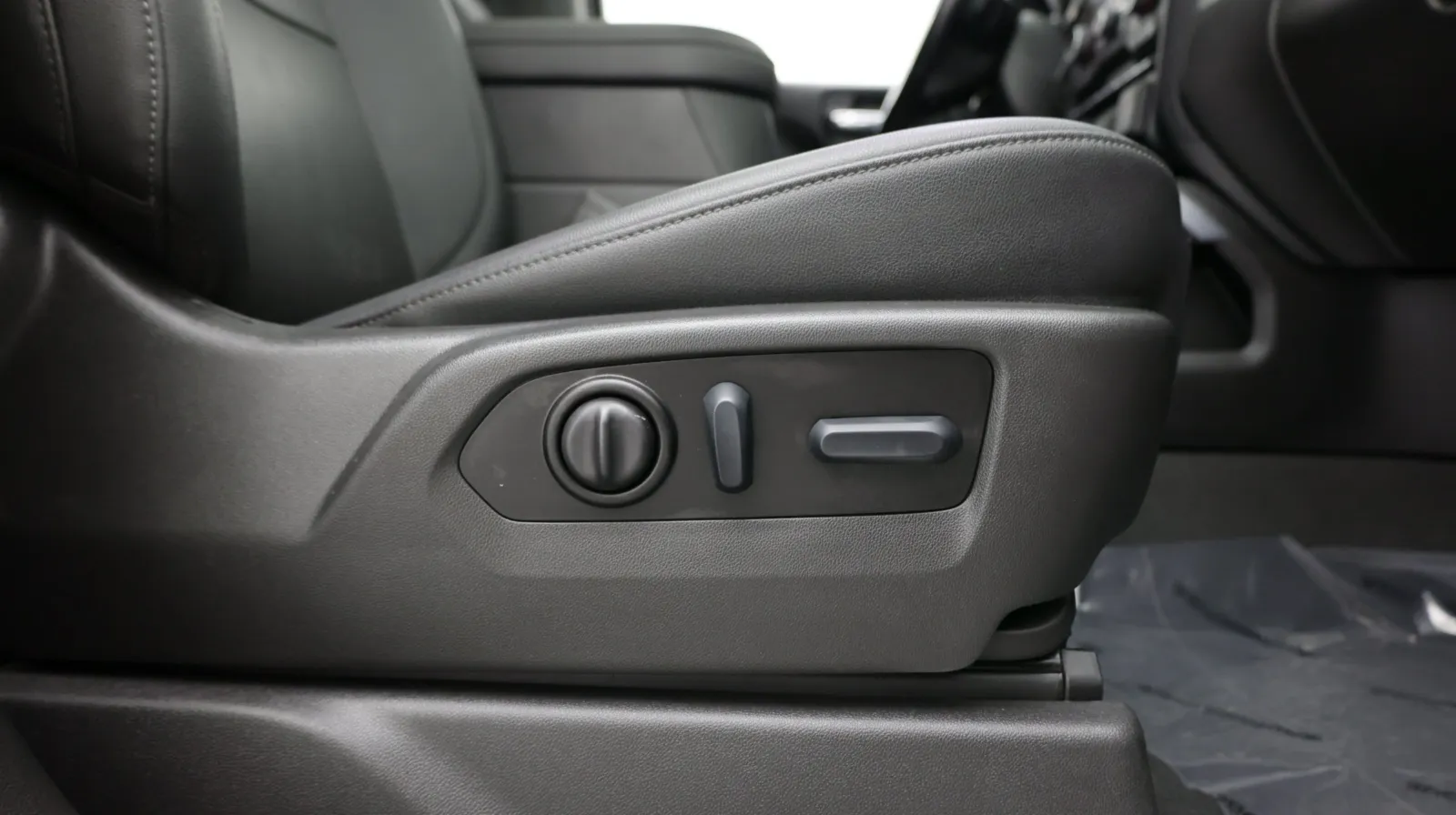 Chevrolet Silverado photo 36