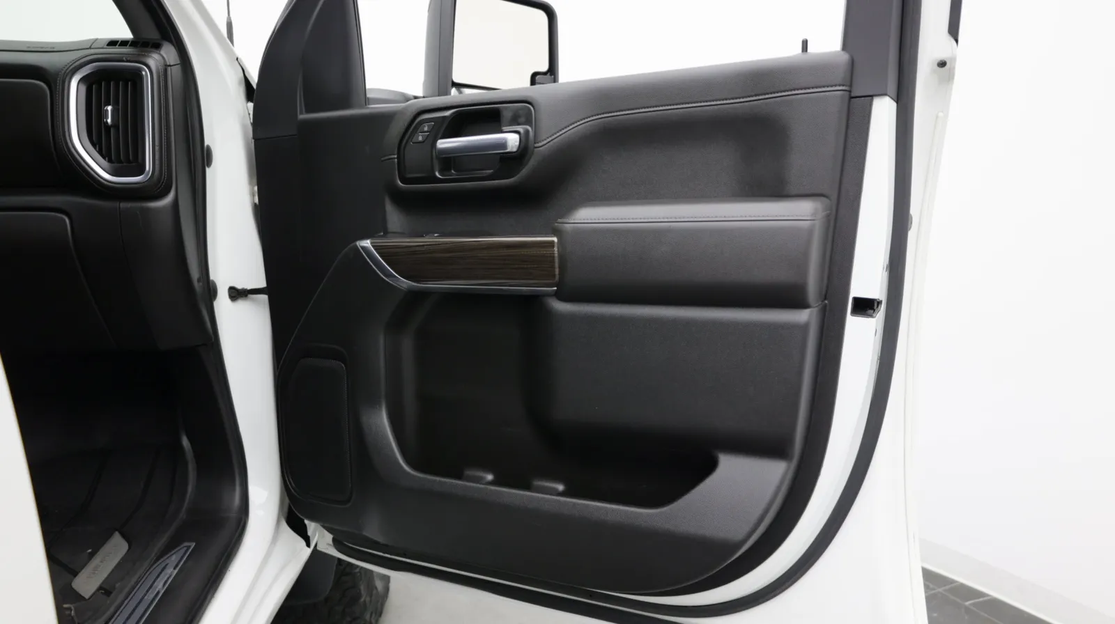 Chevrolet Silverado photo 33