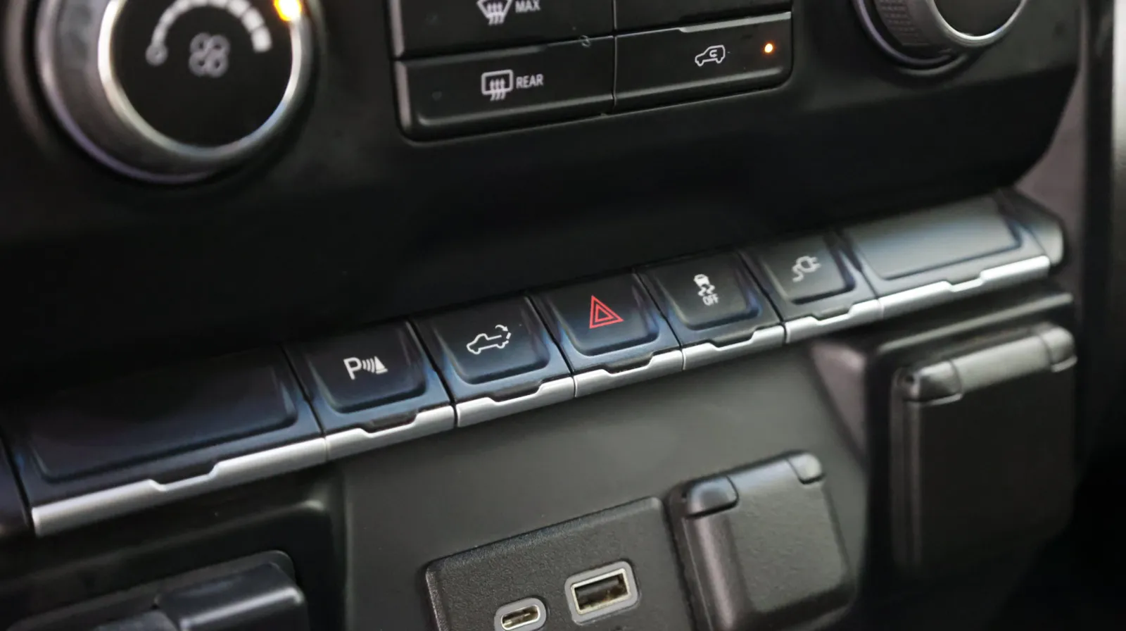 Chevrolet Silverado photo 16