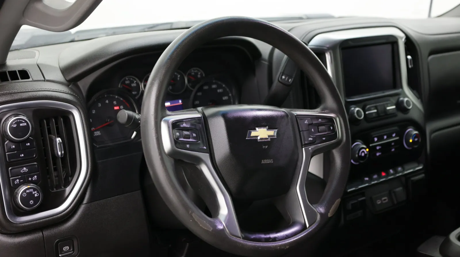 Chevrolet Silverado photo 8
