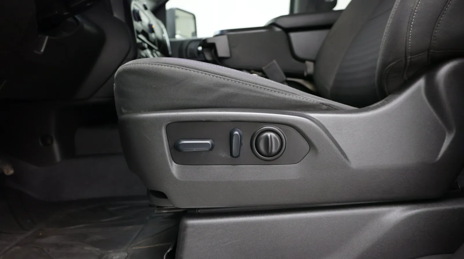 Chevrolet Silverado photo 12
