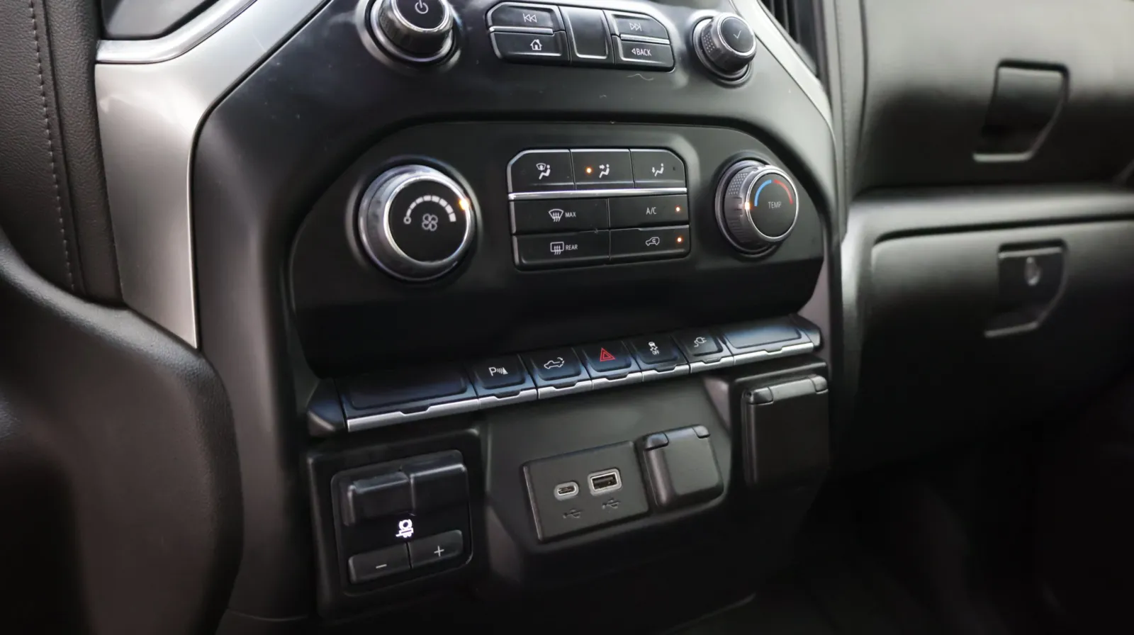 Chevrolet Silverado photo 17