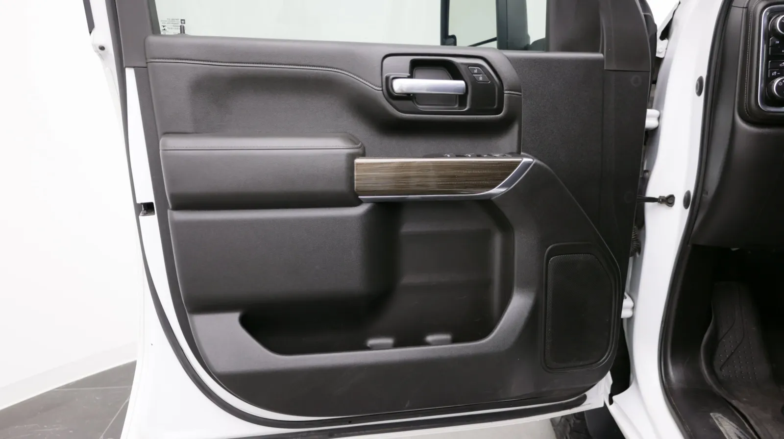 Chevrolet Silverado photo 9