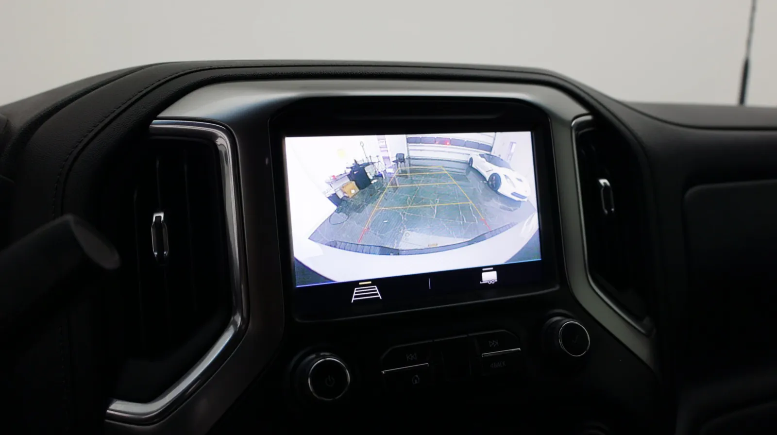Chevrolet Silverado photo 22