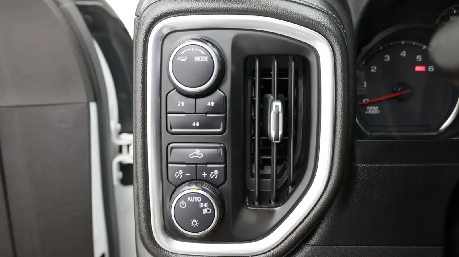 Chevrolet Silverado photo 14
