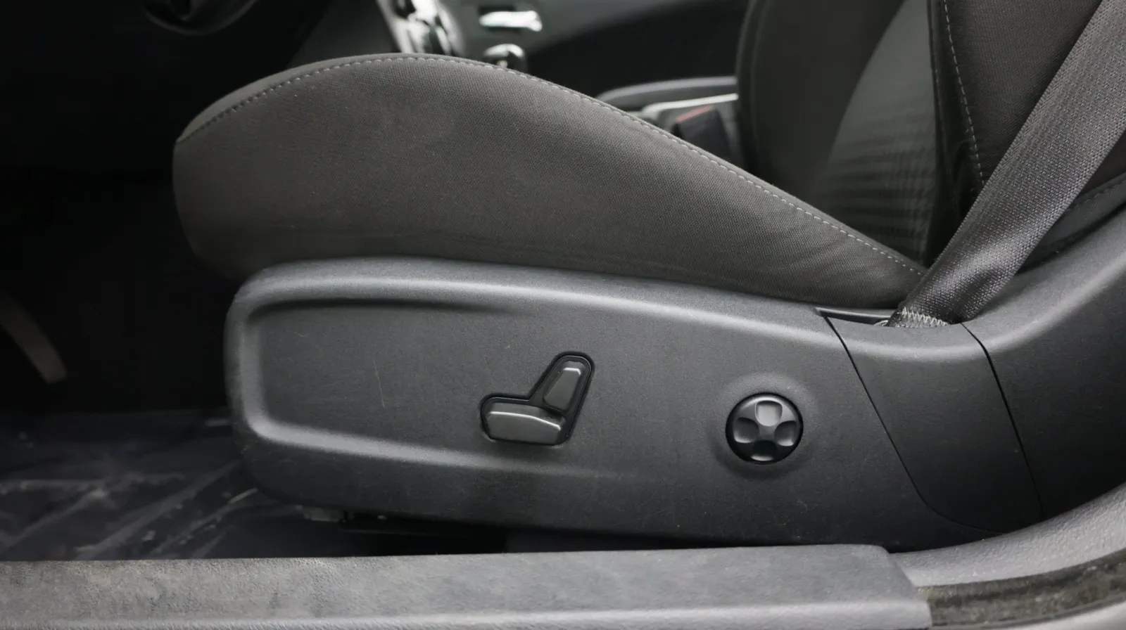 Dodge Charger photo 13