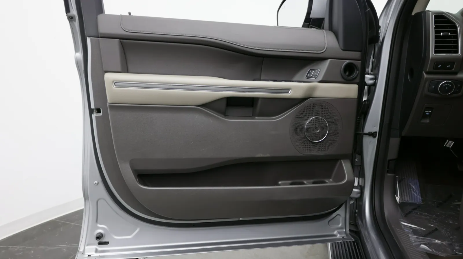 Ford Expedition photo 13