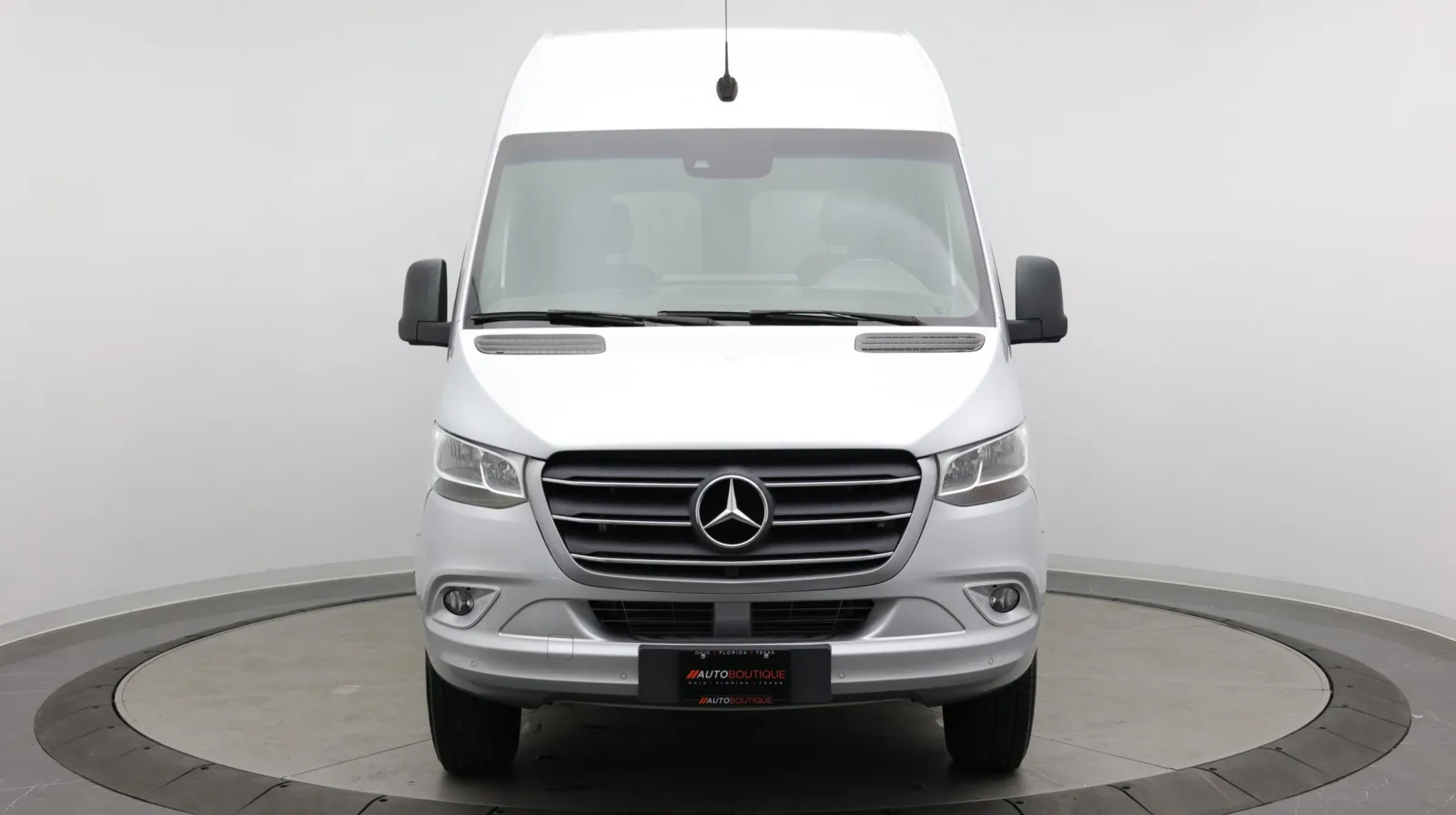 Mercedes-Benz Sprinter photo 2