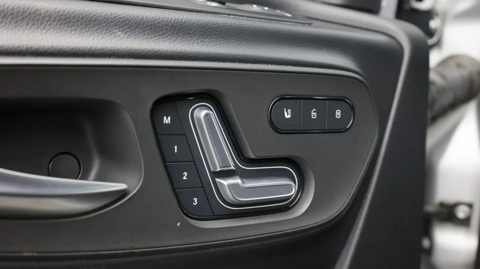 Mercedes-Benz Sprinter photo 11