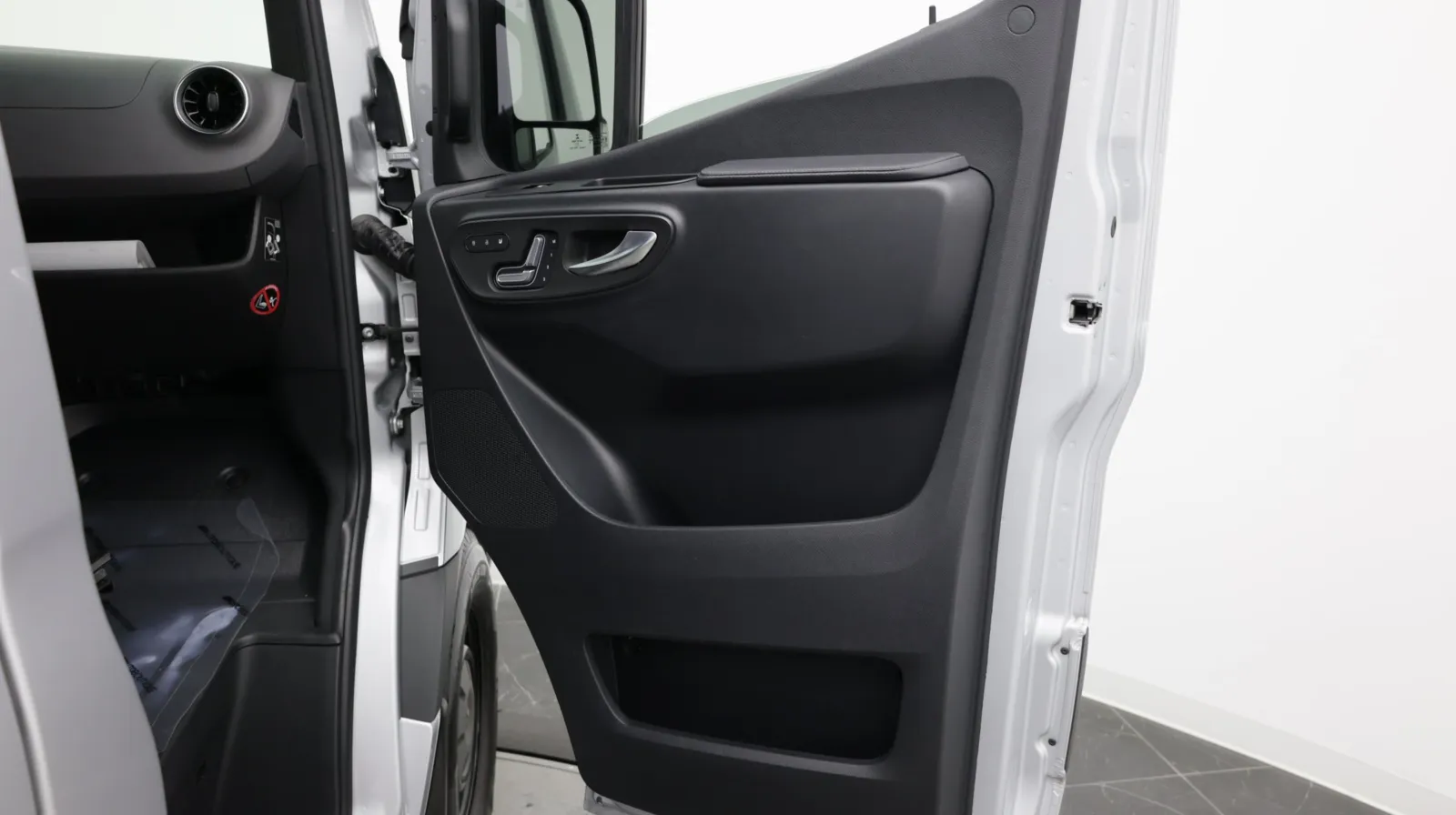 Mercedes-Benz Sprinter photo 30