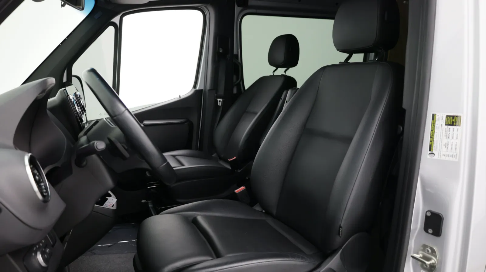 Mercedes-Benz Sprinter photo 13