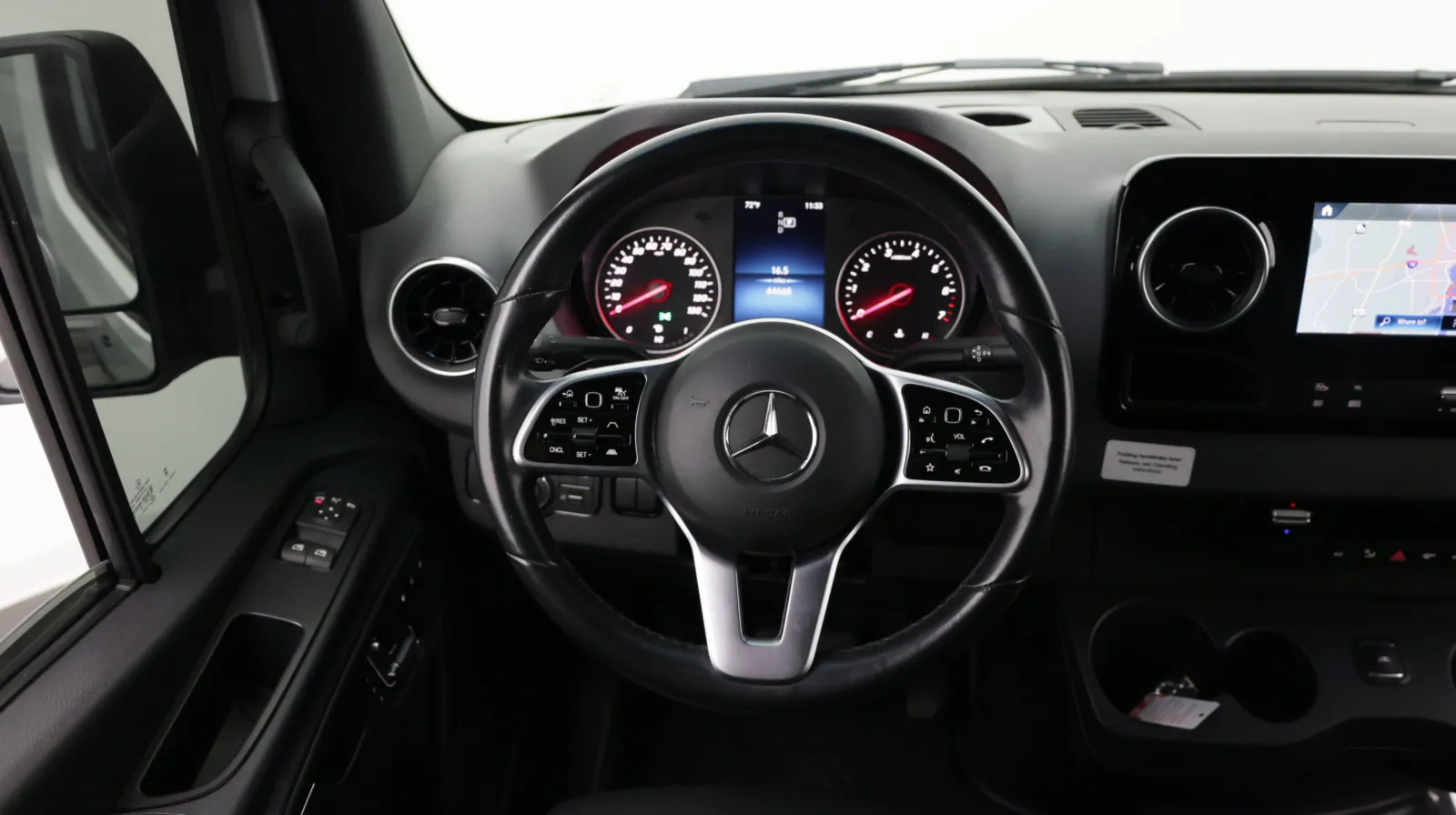 Mercedes-Benz Sprinter photo 23