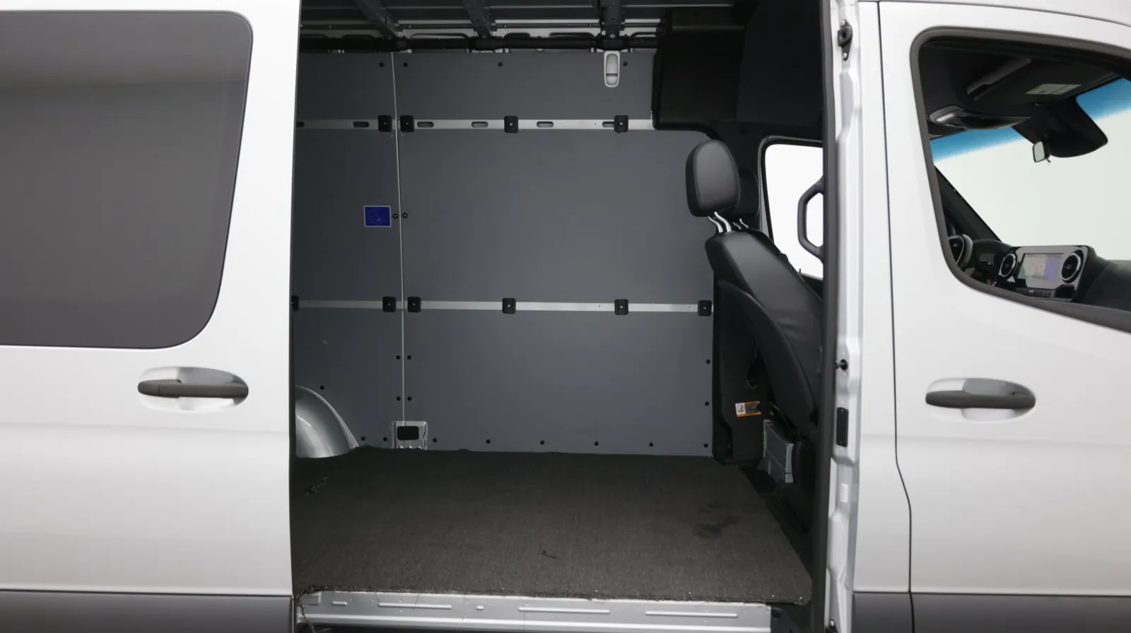 Mercedes-Benz Sprinter photo 28