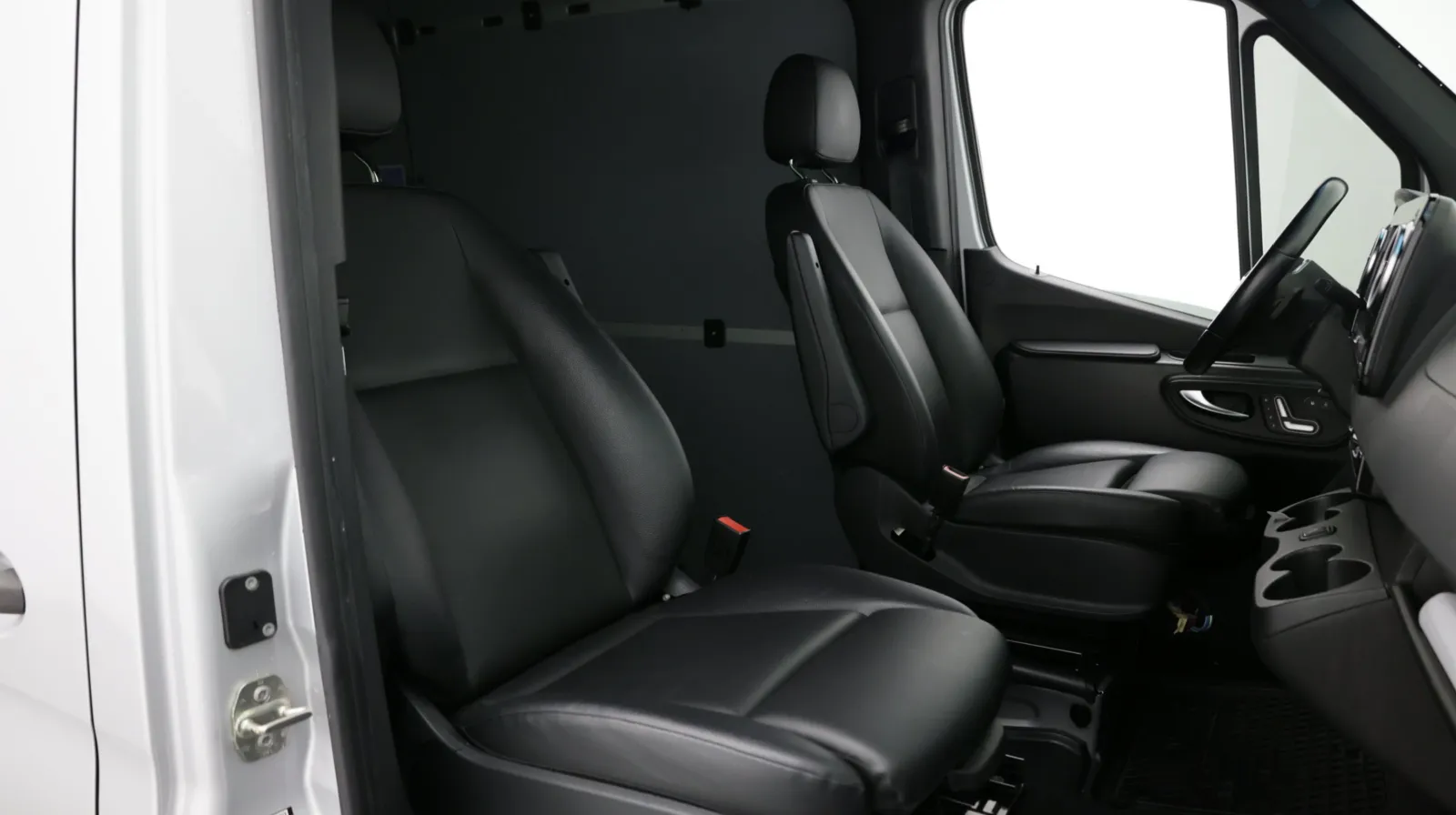 Mercedes-Benz Sprinter photo 32