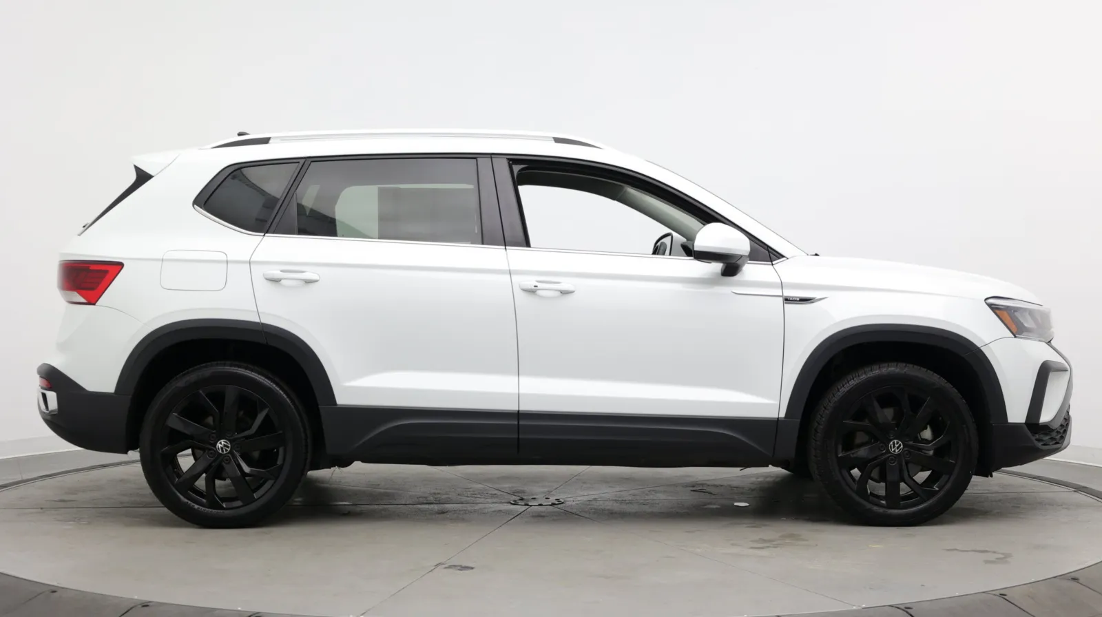 Volkswagen Taos photo 9