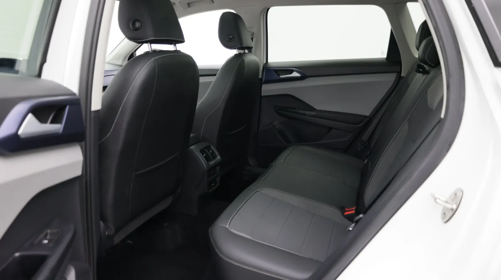 Volkswagen Taos photo 24