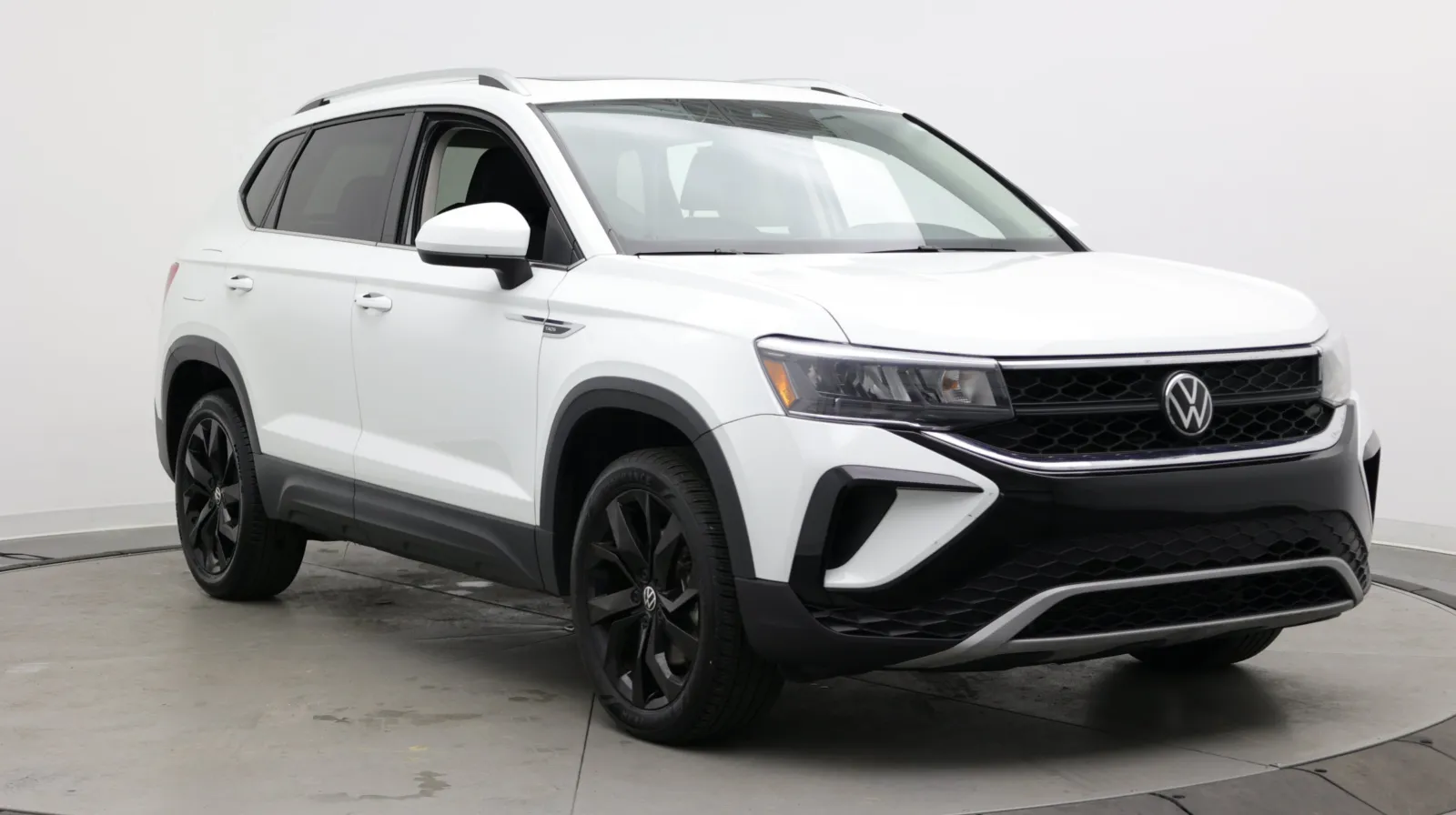 Volkswagen Taos photo 3