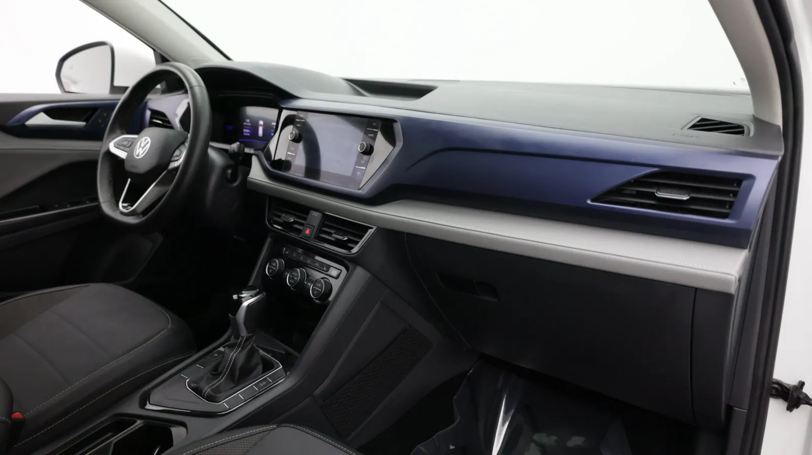 Volkswagen Taos photo 36