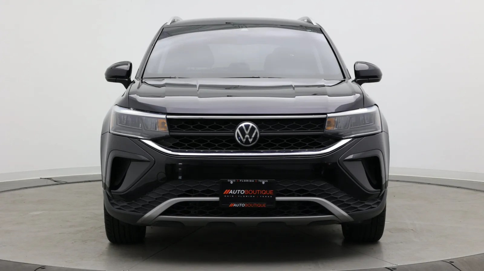 Volkswagen Taos photo 2