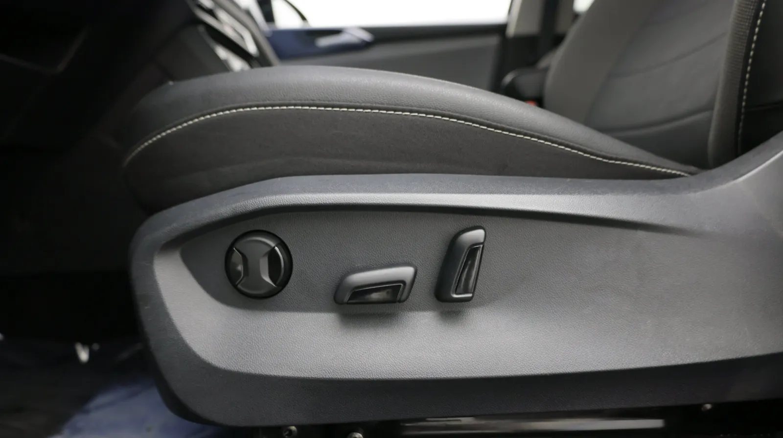 Volkswagen Taos photo 11